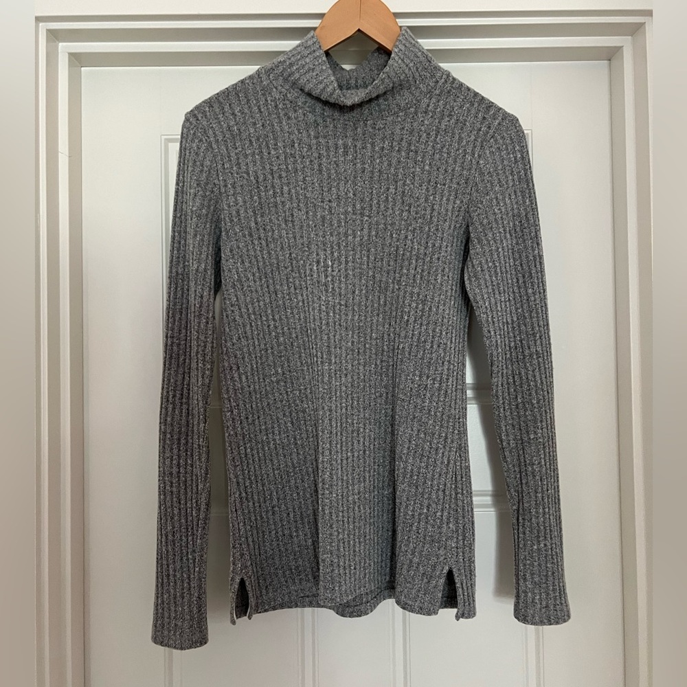 Aritzia Wilfred Free Ribbed Grey Turtleneck Size Medium